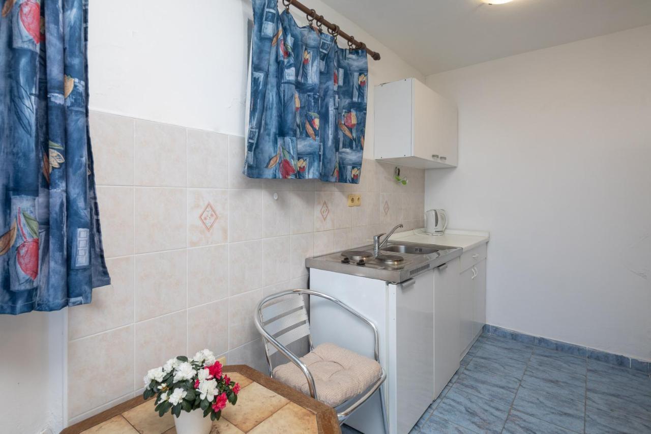 Beach Apartments "Bili Cvitak" Duće Buitenkant foto