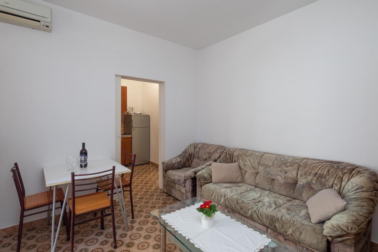 Beach Apartments "Bili Cvitak" Duće Buitenkant foto
