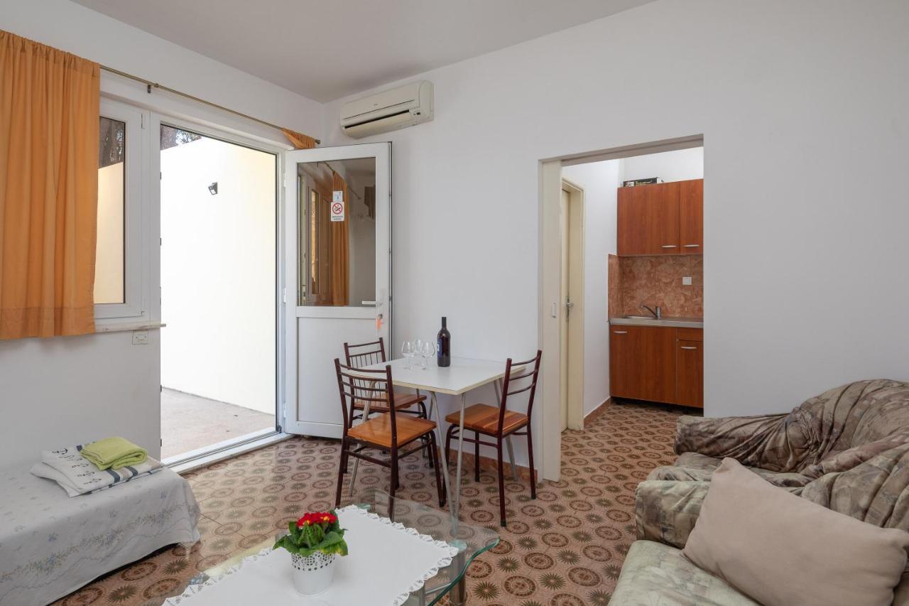 Beach Apartments "Bili Cvitak" Duće Buitenkant foto