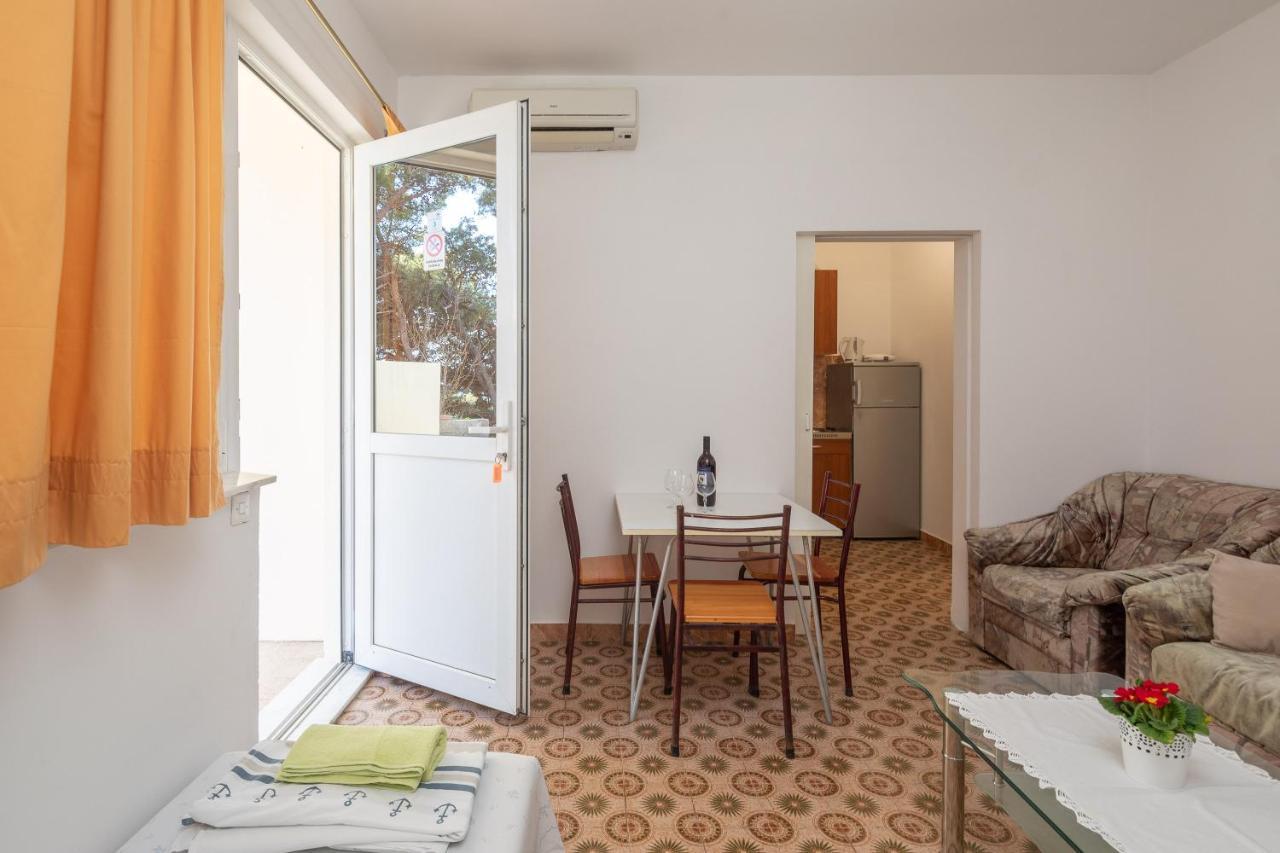 Beach Apartments "Bili Cvitak" Duće Buitenkant foto